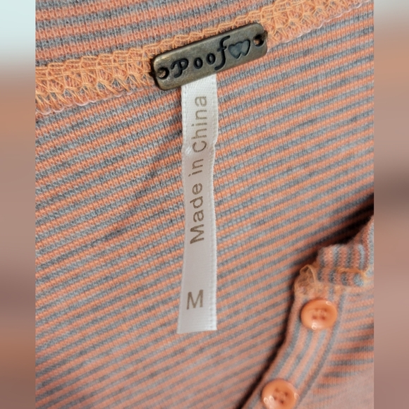 Poof Long Sleeve Knot In The Front Top Size Medium - Picture 3 of 4